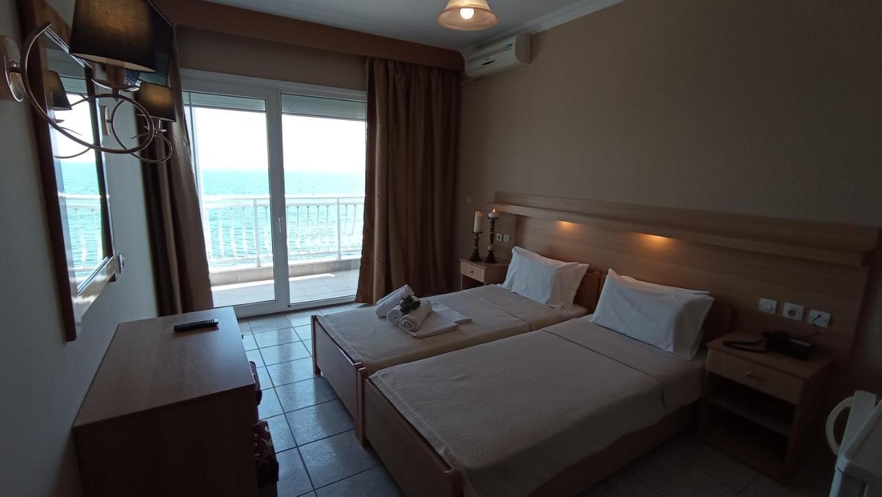 Themis Beach Paralía Екстериор снимка