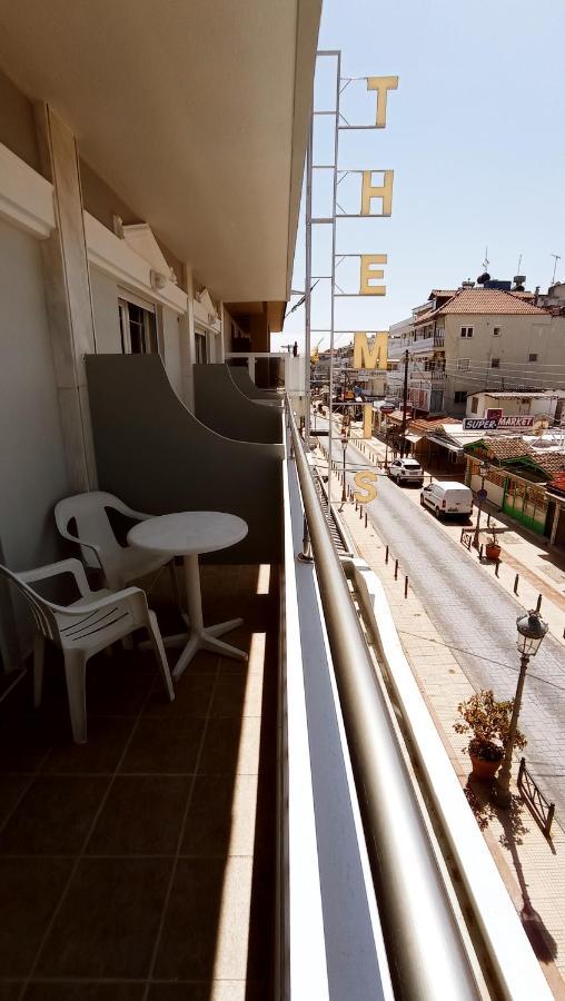 Themis Beach Paralía Екстериор снимка