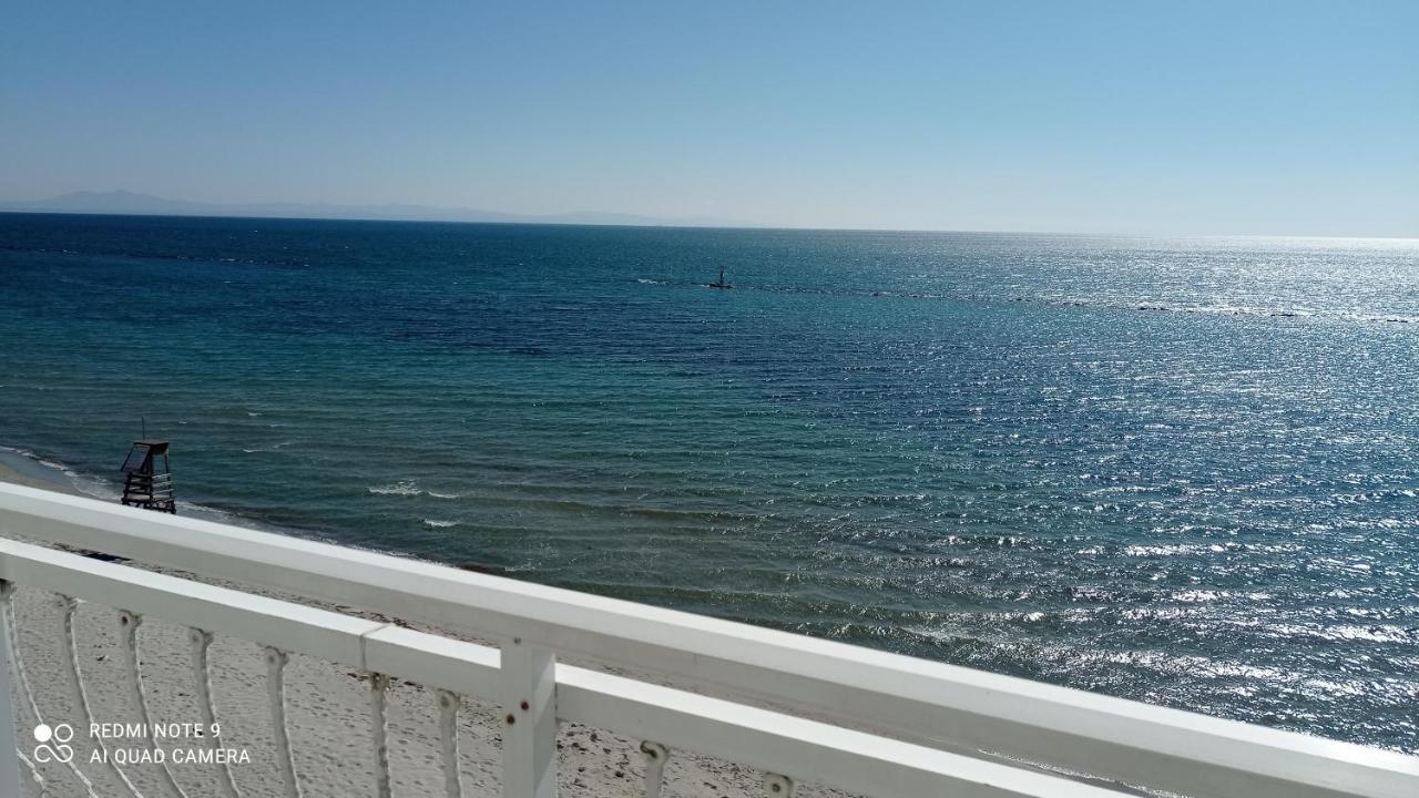 Themis Beach Paralía Екстериор снимка