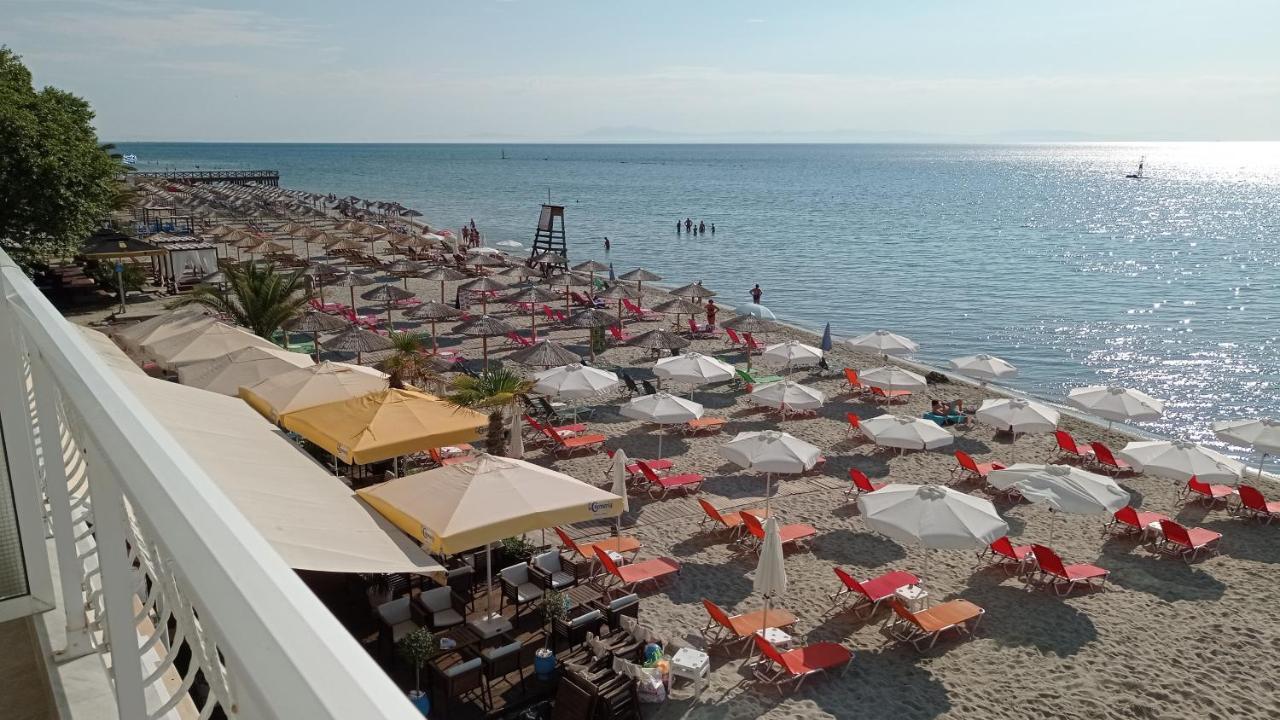 Themis Beach Paralía Екстериор снимка