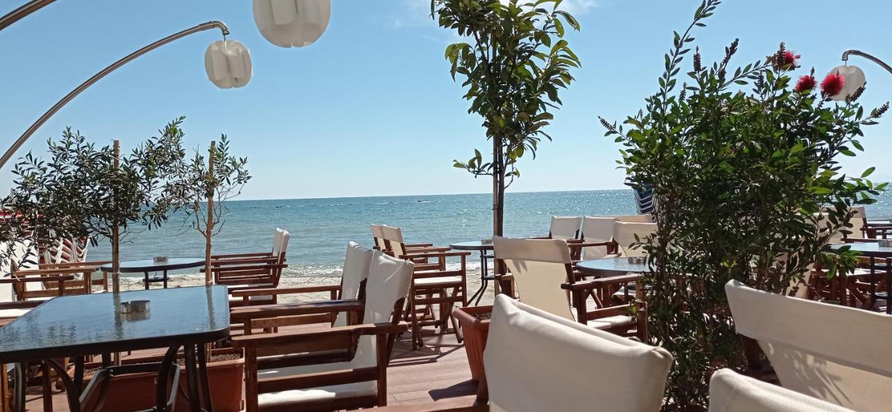Themis Beach Paralía Екстериор снимка