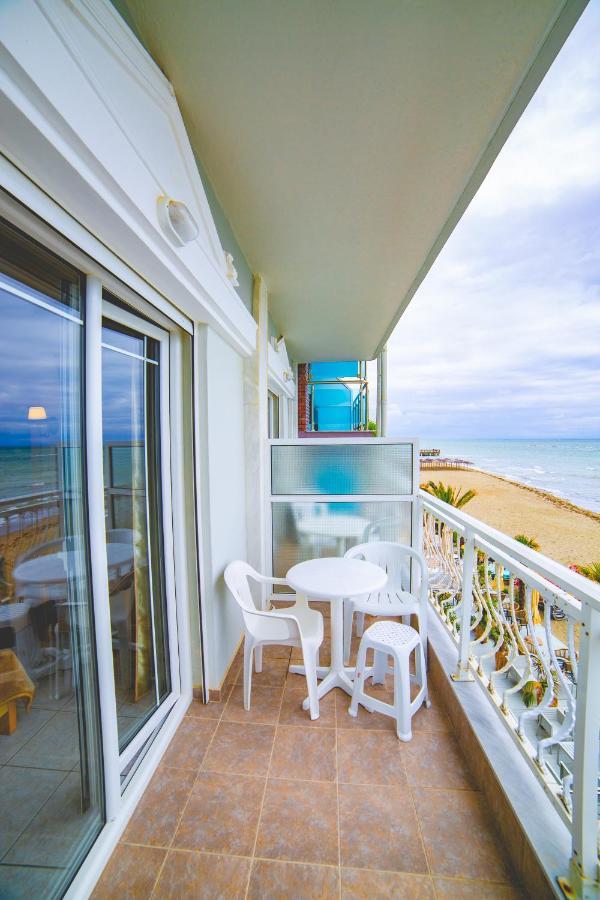 Themis Beach Paralía Екстериор снимка
