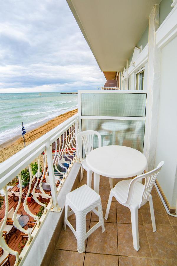 Themis Beach Paralía Екстериор снимка